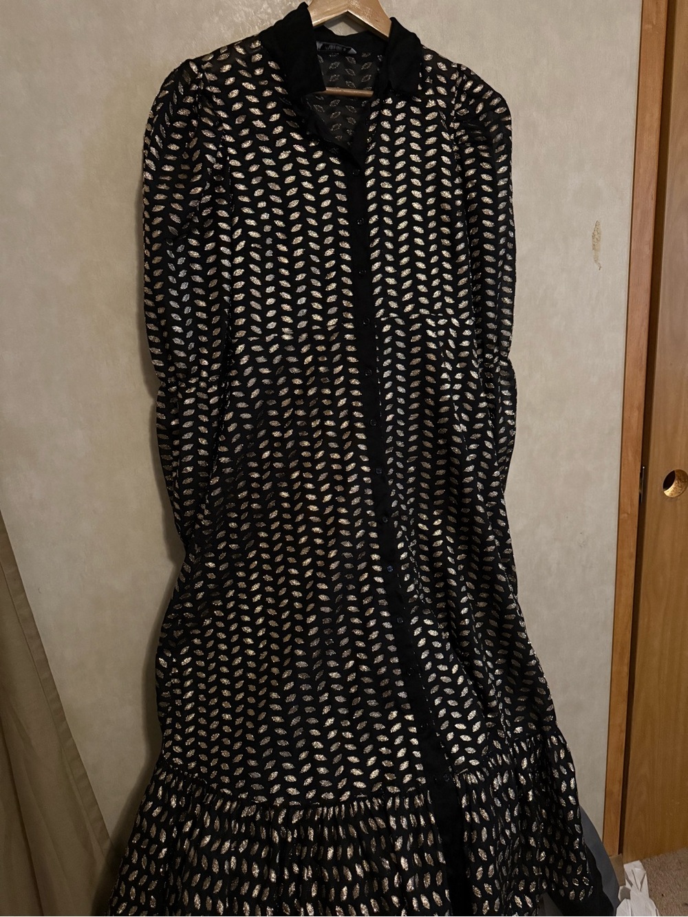 Zara Metallic Puff Sleeve Midi Shirt Dress Black and Gold Leaf-Print Midi Dress.